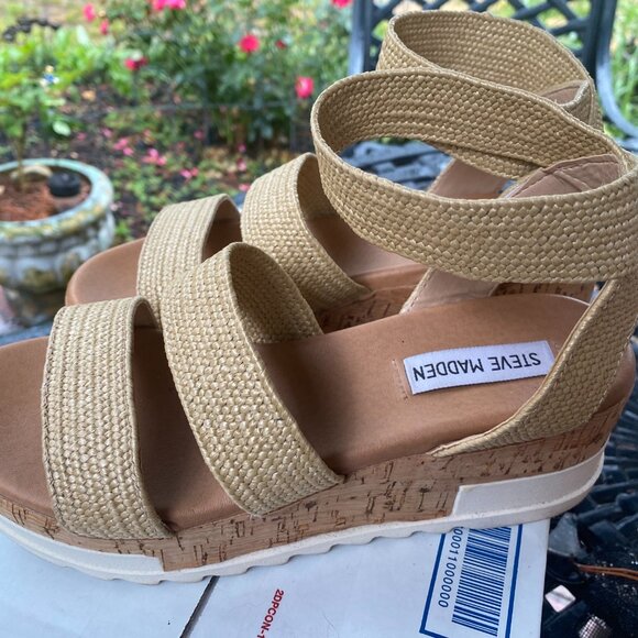 Steve Madden Bandi Ankle Strap Wedge - Size 7 - Picture 4 of 6